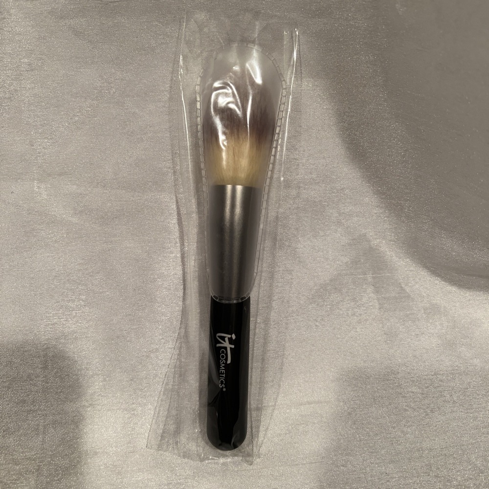 IT Cosmetics #8 Heavenly Luxe Wand Ball Large Flawless Perfect Shape powderbrush